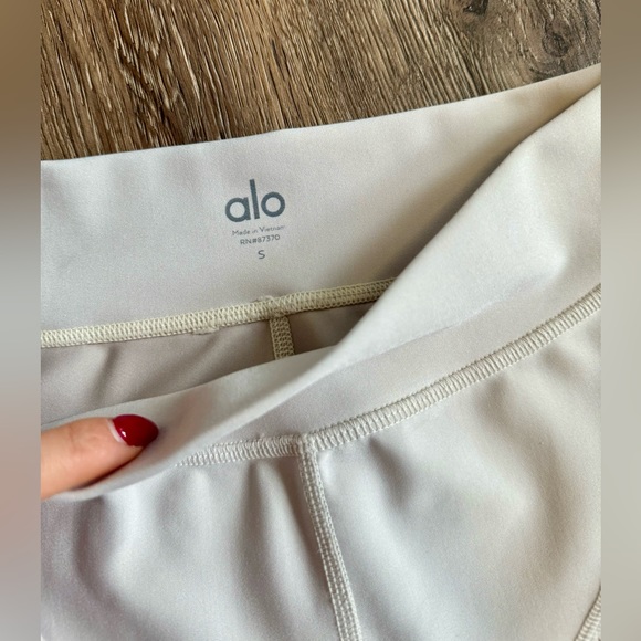 Alo Bone Cream Mesh Set Size Small High-Waist Legging & Short Sleeve Top - Picture 5 of 15